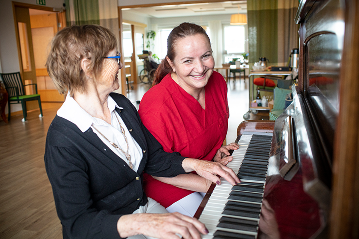 Våra äldreboenden har namn kopplat till kultur, som är vår inriktning. Nyckelharpan har fått som namn på grund av den starka musikkultur som finns i kommunen. Du som bor här kan se fram emot konserter och vistelse i vår dansbana.