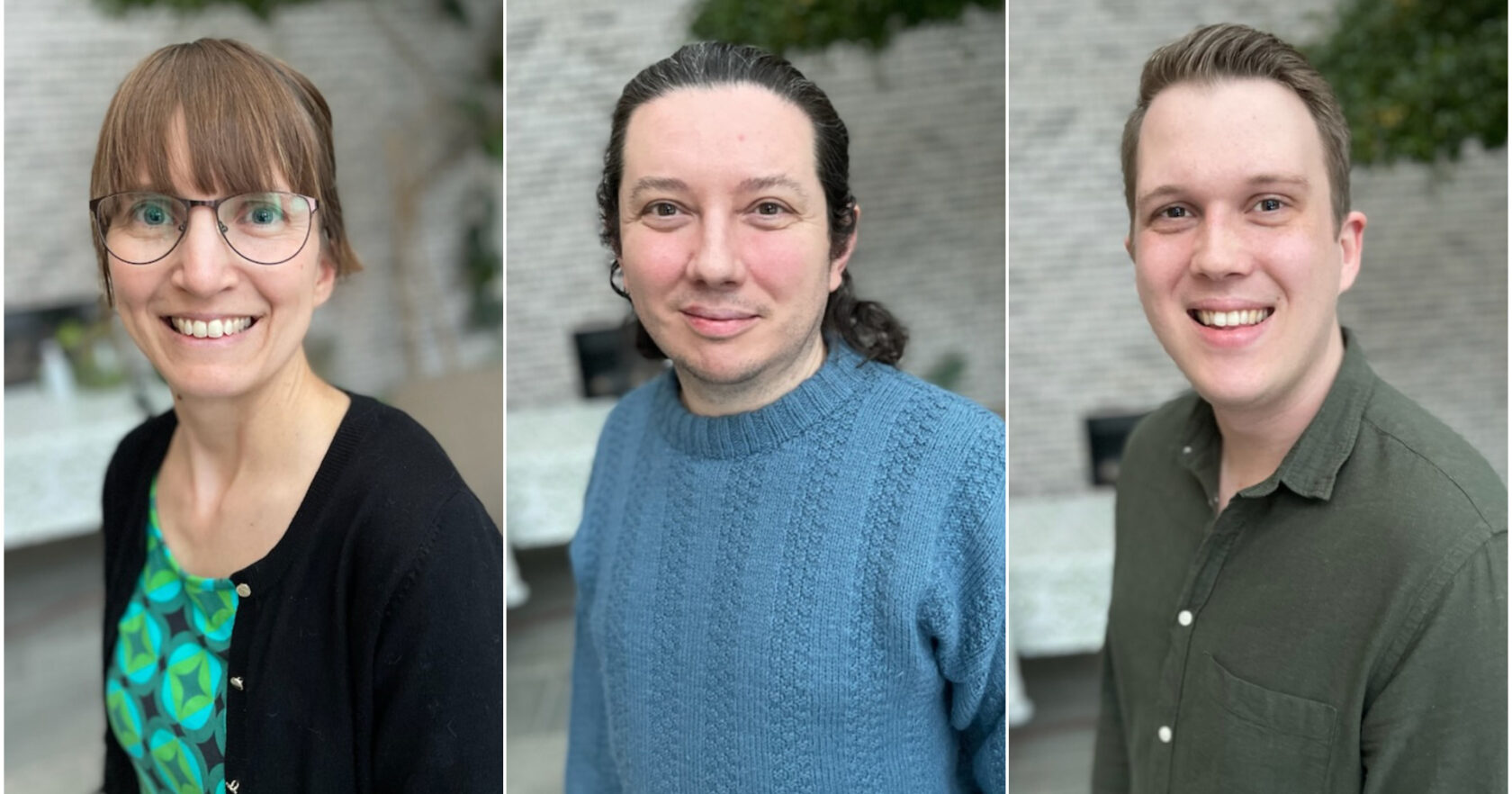 Tre personer ler mot kameran, en kvinna till vänster och två män i mitten och till höger, suddig bakgrund.