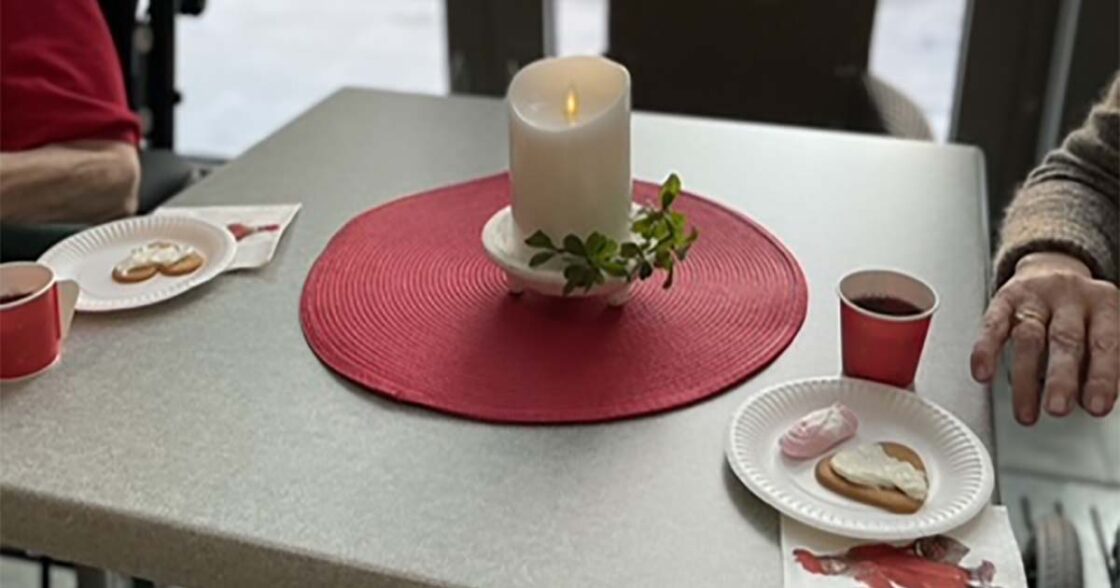 Nyhetsbild, glögg och julfika.