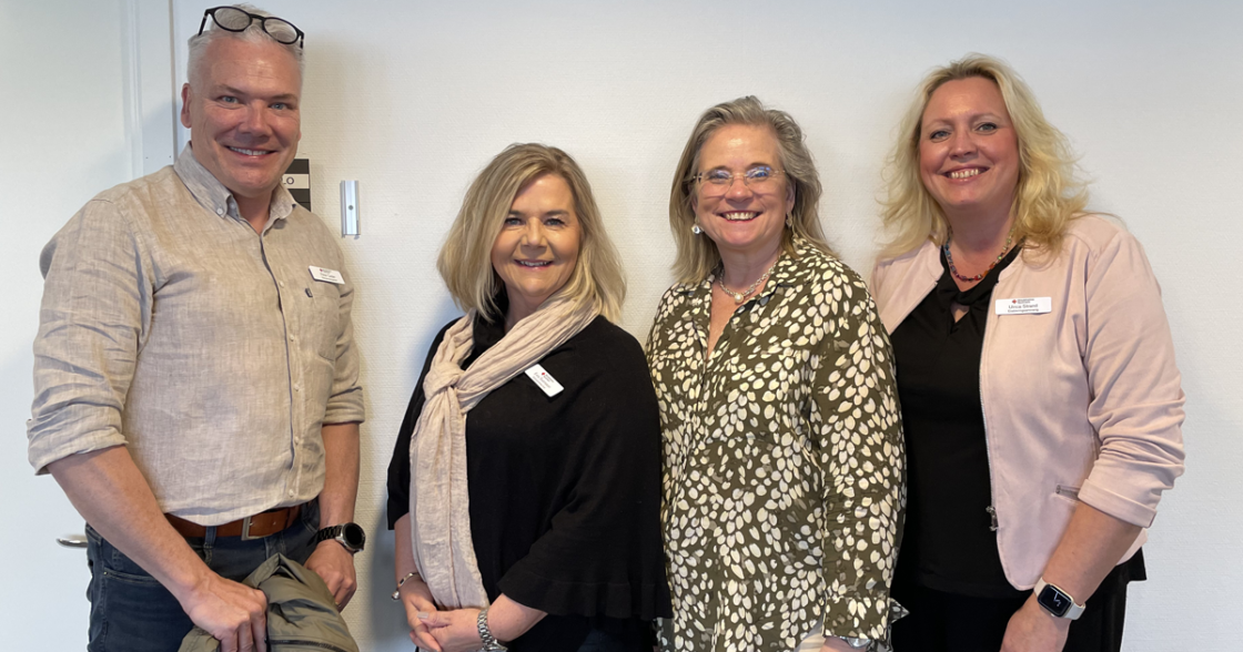 Nyhetsbild Från vänster; Peter Ceder, äldreomsorgschef, Ewa Svensson, verksamhetschef äldreboendet Nyckelharpan, kommunrepresentant från Upplands Väsby och Ulrica Strand, affärsutvecklare på Stockholms Sjukhem.
