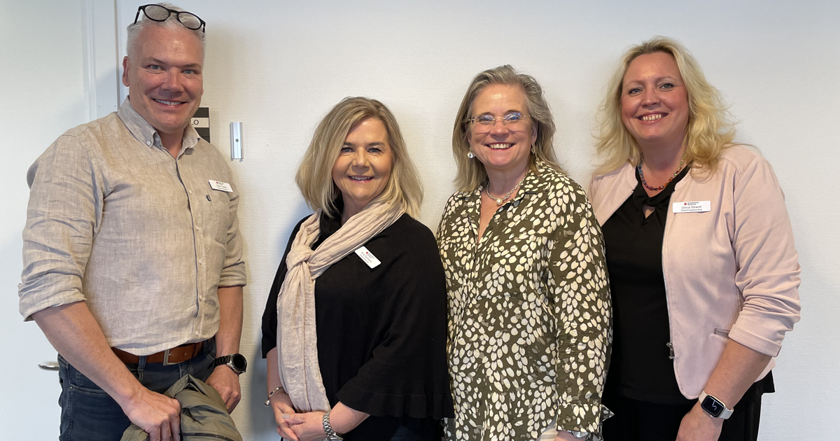 Nyhetsbild Från vänster; Peter Ceder, äldreomsorgschef, Ewa Svensson, verksamhetschef äldreboendet Nyckelharpan, kommunrepresentant från Upplands Väsby och Ulrica Strand, affärsutvecklare på Stockholms Sjukhem.