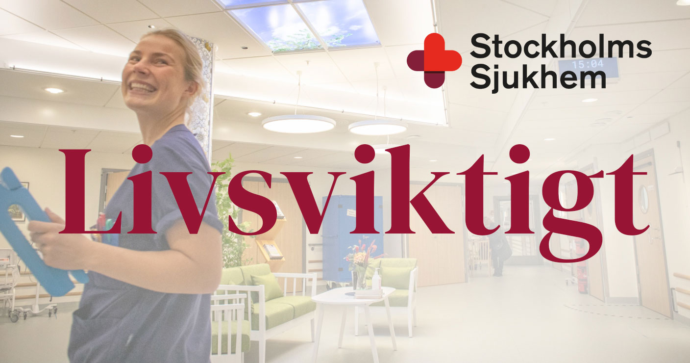 Leende sjuksköterska i sjukhusmiljö, texten "Livsviktigt" och logotyp för Stockholms Sjukhem syns.