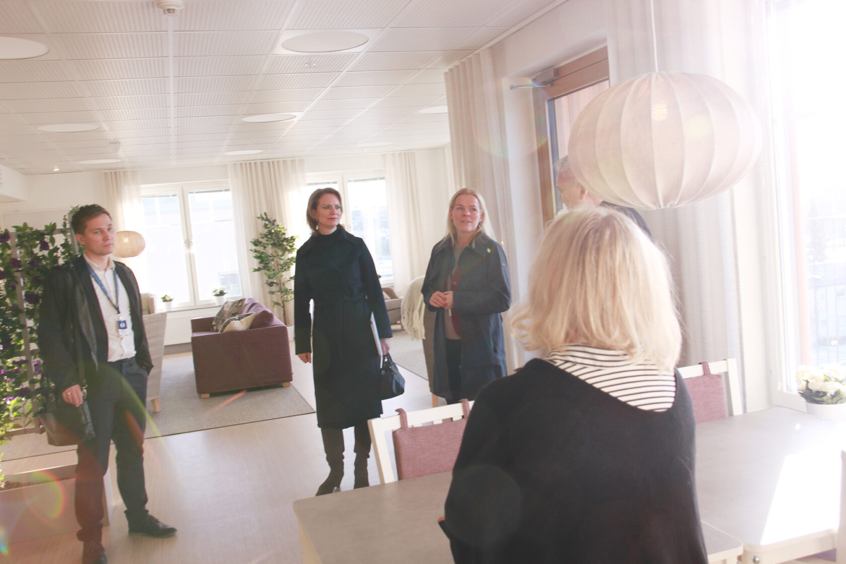 Nyhetsbild Besök på äldreboendet Nyckelharpan i Upplands Väsby.