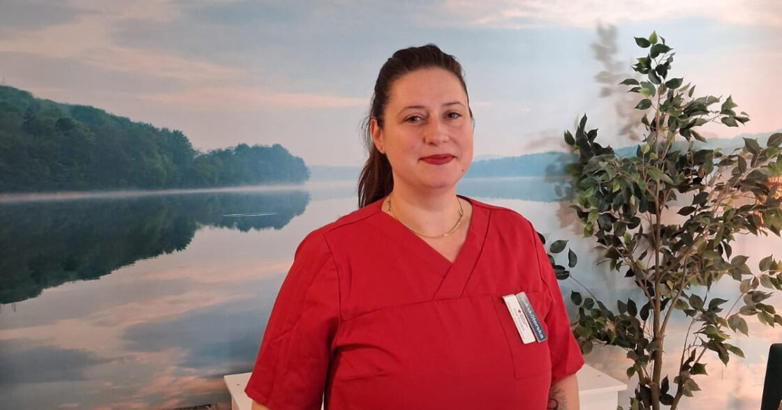 Irina är biträdande verksamhetschef på äldreboendet Poesin i Nacka.